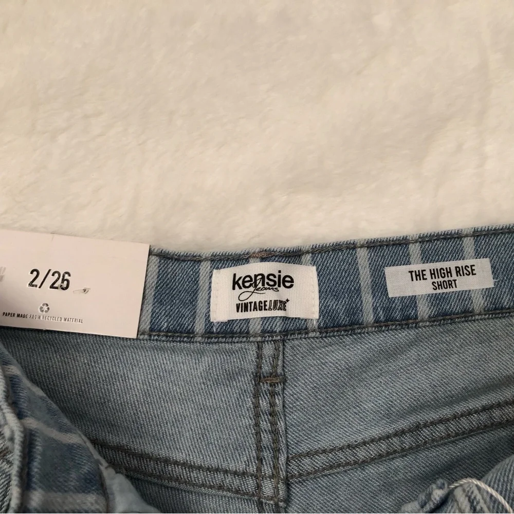 KENSIE JEANS VINTAGE LUXE NWT THE HIGH RISE SHORT SIZE 2/26 STRIPED DENIM - Picture 8 of 16